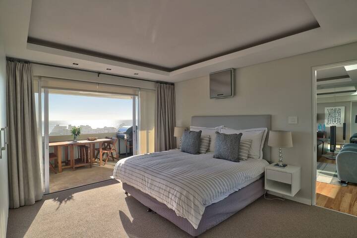 402 Doverhurst (Modern Sea Point 2 bedroom apt) gallery image 5