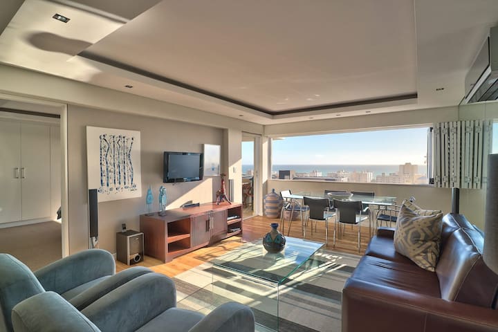 402 Doverhurst (Modern Sea Point 2 bedroom apt)