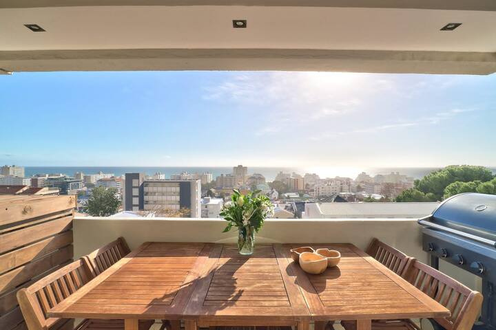 402 Doverhurst (Modern Sea Point 2 bedroom apt) gallery image 2
