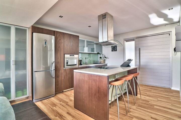 402 Doverhurst (Modern Sea Point 2 bedroom apt) gallery image 4