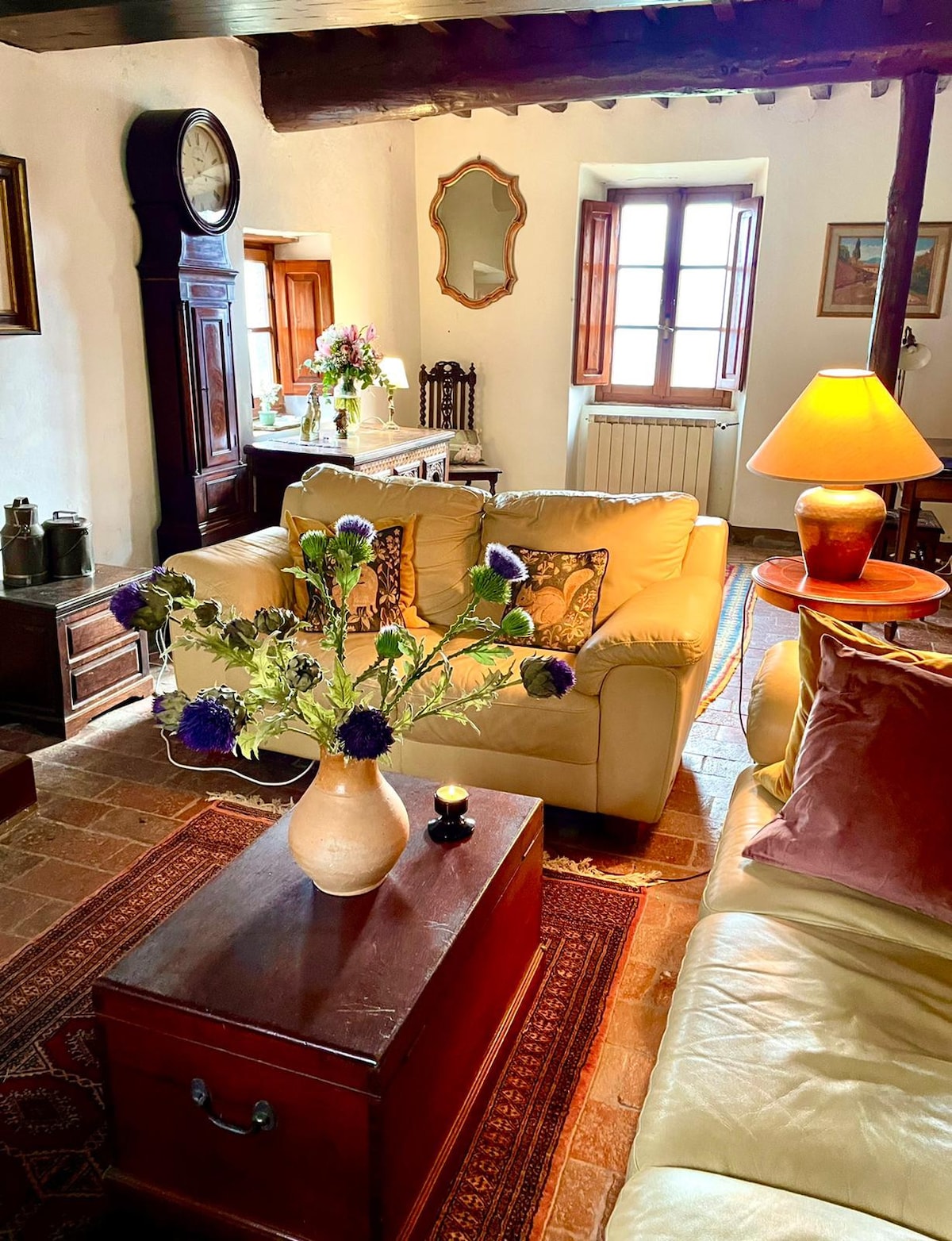 Cómoda sala de estar con TV wifi.