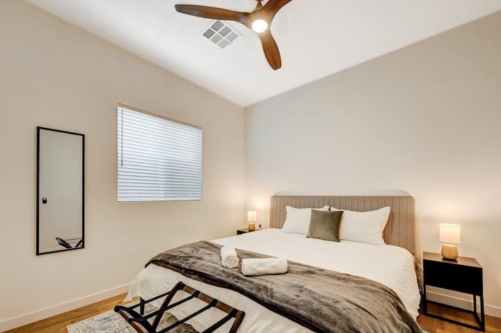 Საძინებელი #3, 193 × 203 სმ ზომის საწოლით