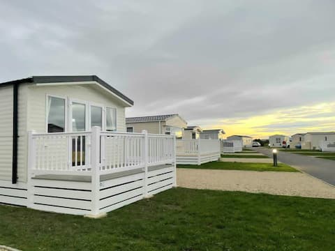 BEACH IN THE BLINK OF AN EYE - Silver Sands