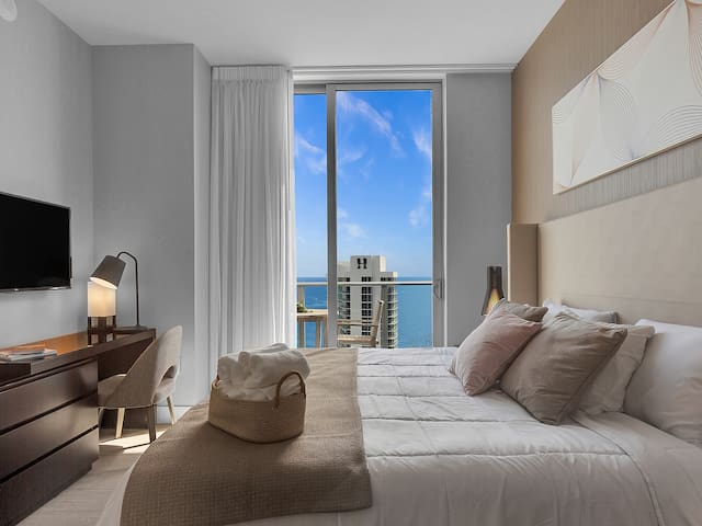 5 ★ PH BREATHTAKING Ocean View Brand New 2BR/BTH gallery image 4