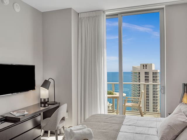 5 ★ PH BREATHTAKING Ocean View Brand New 2BR/BTH gallery image 5