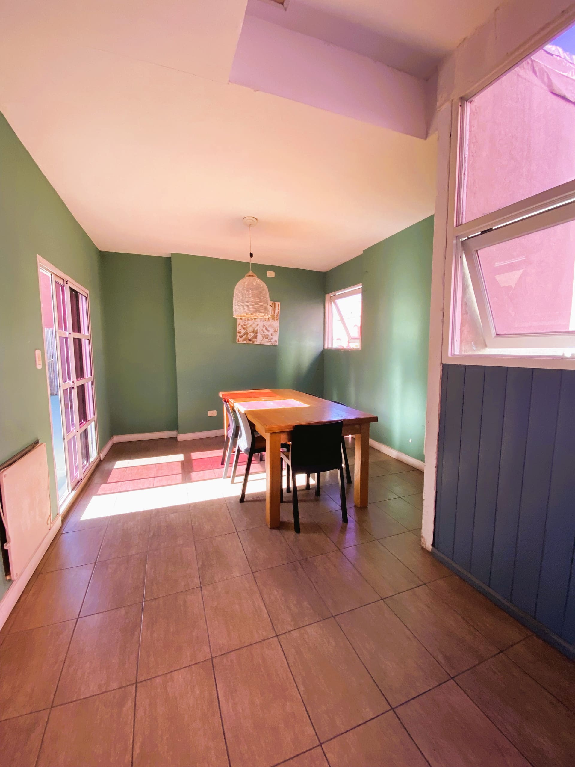 Private room in shared apartment in Monserrat