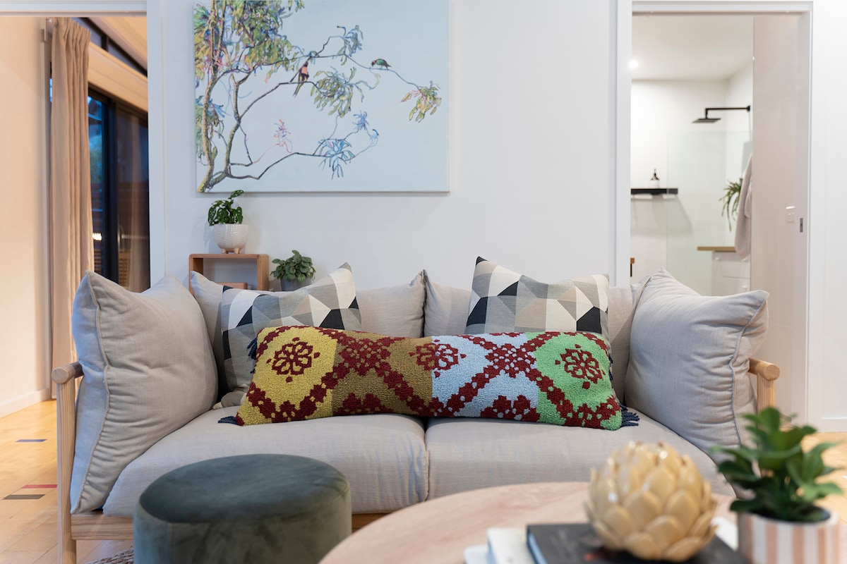 Popular Airbnb listing: The secret little house in Canberra