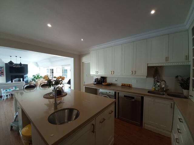 Cheerful family holiday home with pool (+inverter) gallery image 3