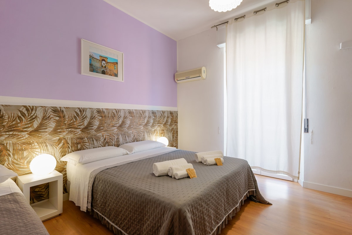 Двойна стая с удобно мемори легло и матрак, големи прозорци, климатик