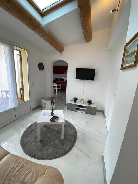 Lovely house with free parking and garden
