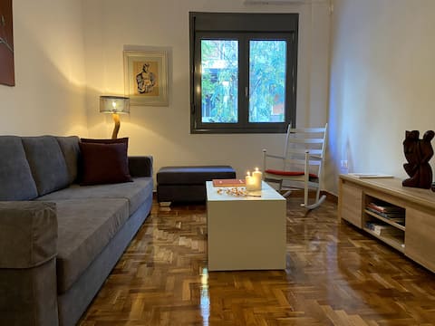 Top Airbnb: Cozy and comfortable apartment in Athens Center in ΒΑΤΡΑΧΟΝΗΣΙ