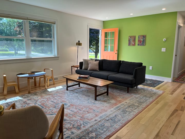 Close To College-cheerful, Quiet, 2 Bedroom Home - Middlebury, VT