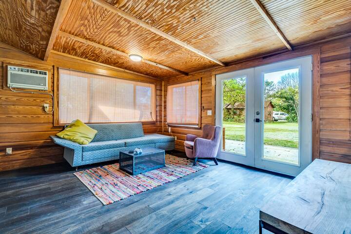 Spacious cozy home near Domain and Q2 stadium gallery image 2