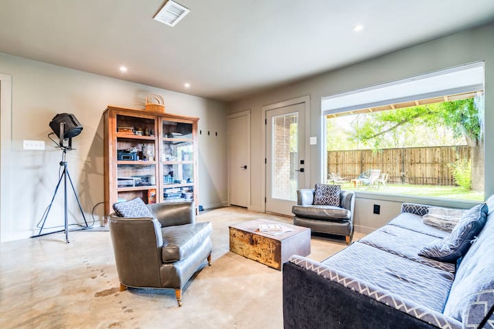 Spacious cozy home near Domain and Q2 stadium