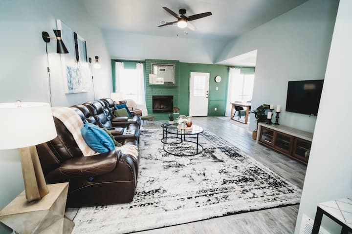 Beautiful Yellow Getaway - Killeen, TX