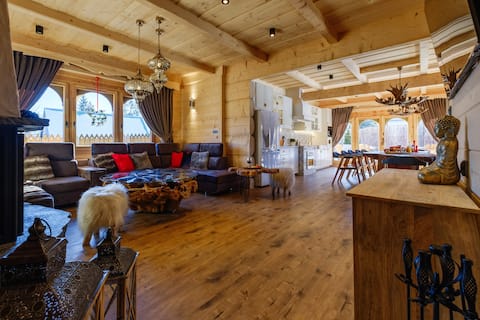 Popular Airbnb listing: Bajkowa Lux with hot tub and mountain view. in Gmina Poronin