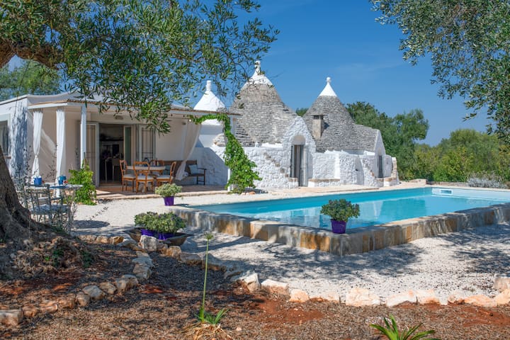 exclusive Trullo Tìpota with private pool