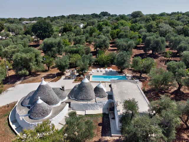 exclusive Trullo Tìpota with private pool gallery image 4