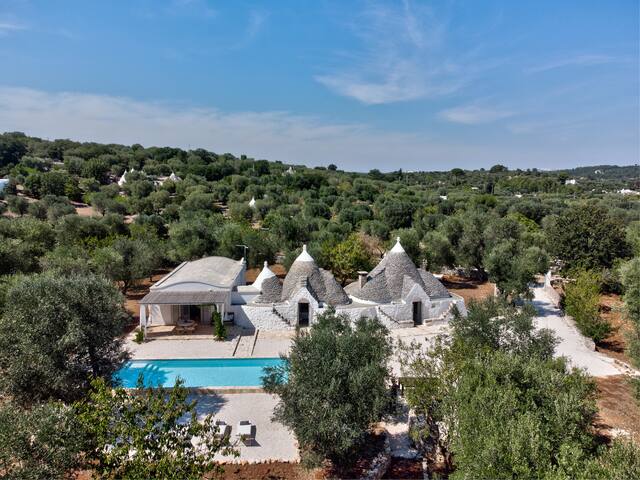 exclusive Trullo Tìpota with private pool gallery image 2
