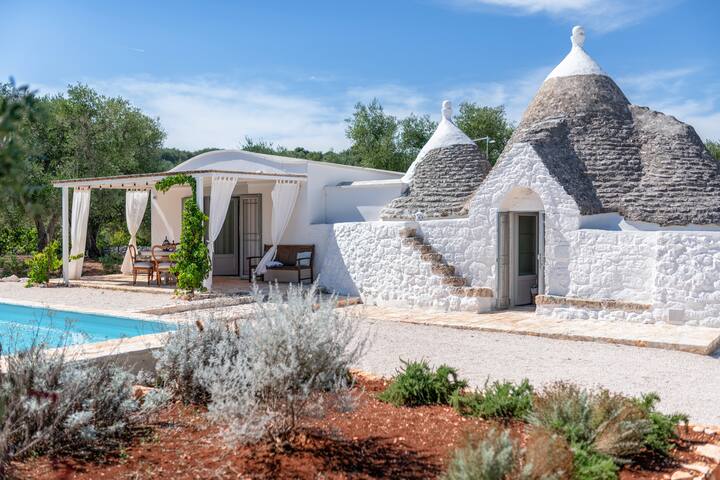 exclusive Trullo Tìpota with private pool gallery image 3