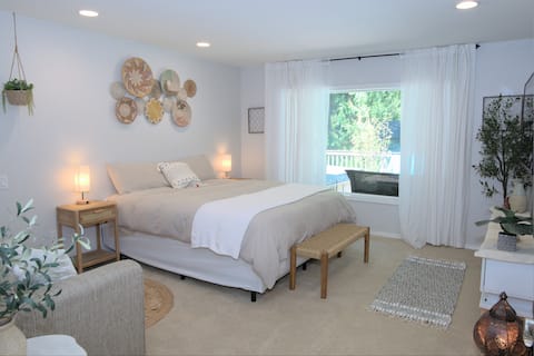King Spa Suite *Hot Tub*Fire Pit, Perfect Getaway!