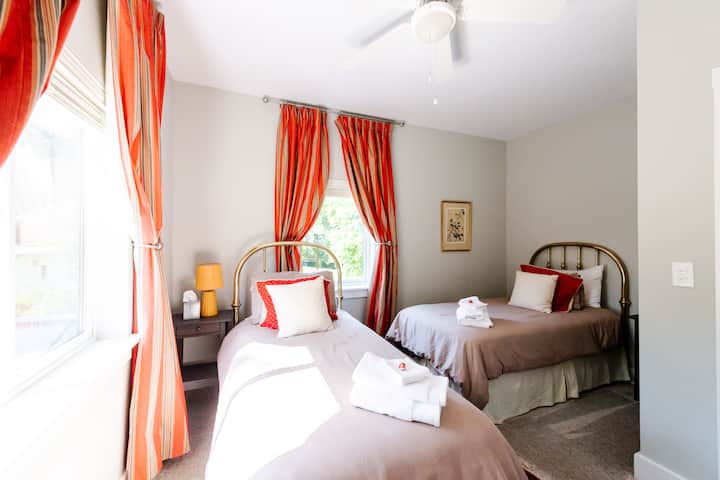 Втори етажТуин Спалня