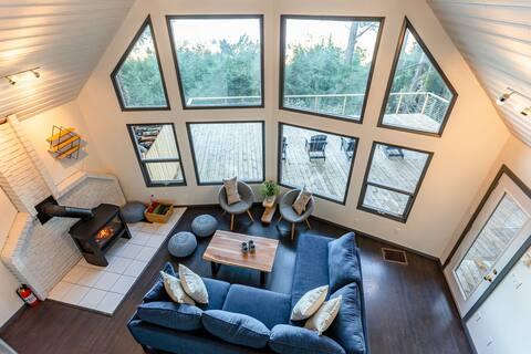 Ocean Lookout House: 4 adults and their kids