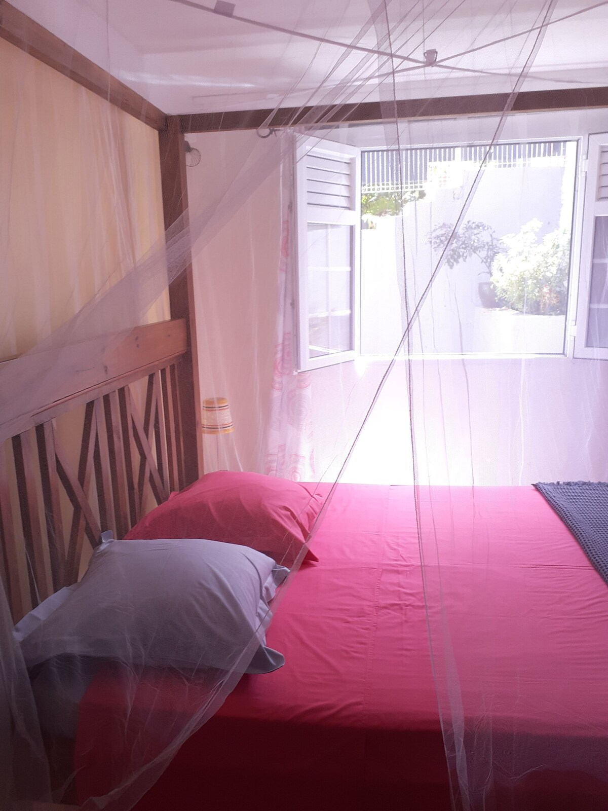 → COUCHAGES : lit queen Size (160x200) Matelas deluxe
