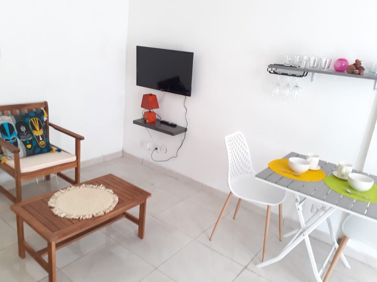 JEDÁLEŇ V PRIESTORE 