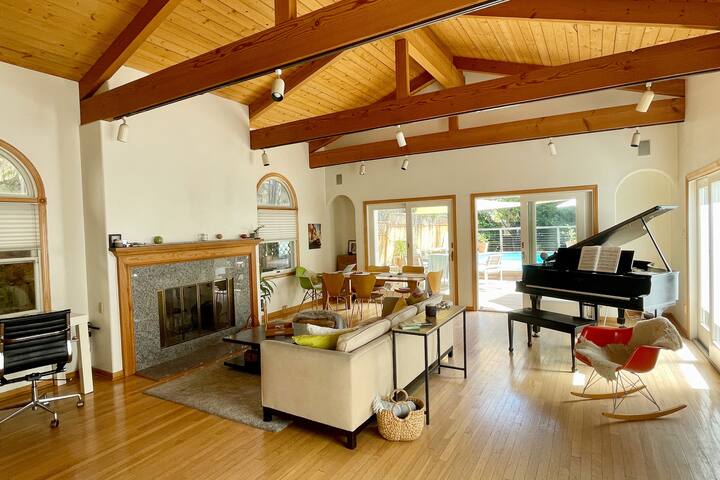 Santa Monica Pool Oasis gallery image 2