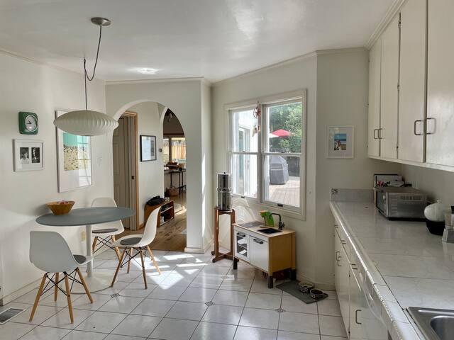 Santa Monica Pool Oasis gallery image 3