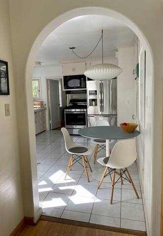 Santa Monica Pool Oasis gallery image 4