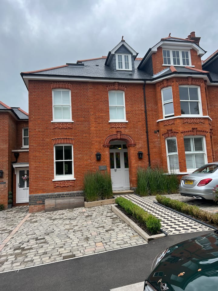 Brand new luxury apartment Ground Floor Condominiums for Rent in