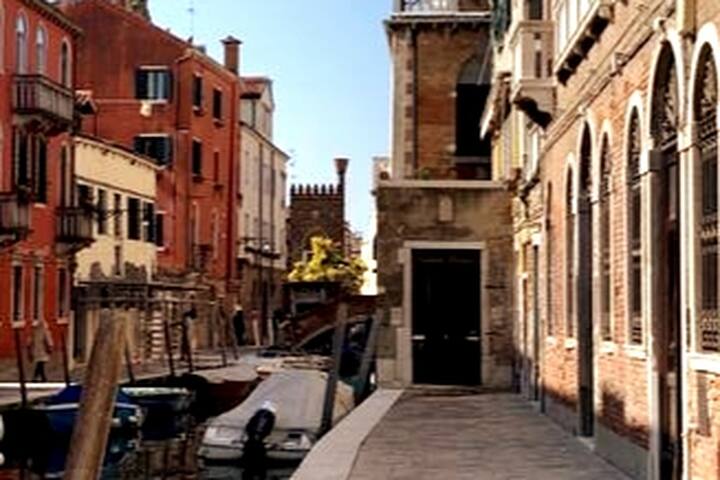 Terrazza San Barnaba-5 bedrooms canal view apartm. gallery image 5