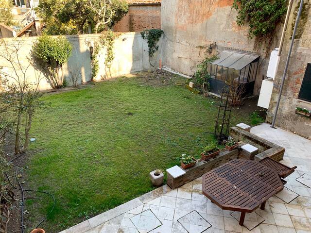 Terrazza San Barnaba-5 bedrooms canal view apartm. gallery image 2
