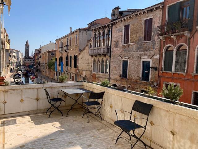 Terrazza San Barnaba-5 bedrooms canal view apartm. gallery image 3