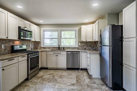 Newly Renovated 4 Bed Home. W/ Garage & Big Yard