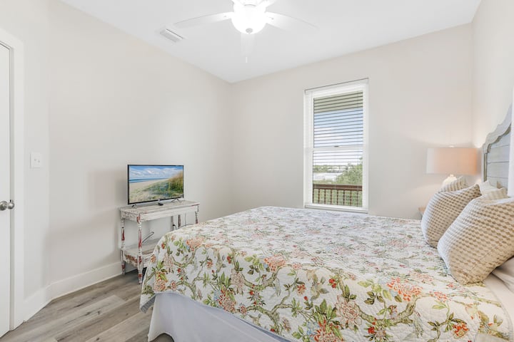 Un cómodo segundo dormitorio con una vista espectacular.