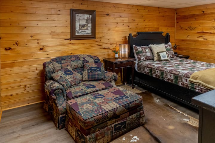 Large oversized bedroom with Queen size bed and comfy sitting area.