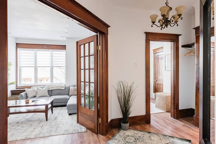 The Regent – Sublime 3 bedroom NDG upper duplex gallery image 4