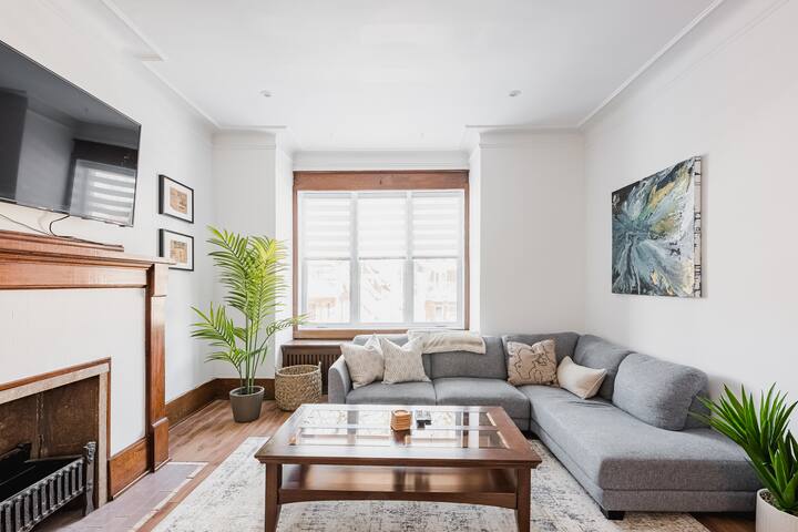 The Regent – Sublime 3 bedroom NDG upper duplex gallery image 2