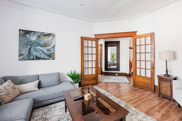 The Regent – Sublime 3 bedroom NDG upper duplex gallery image 3