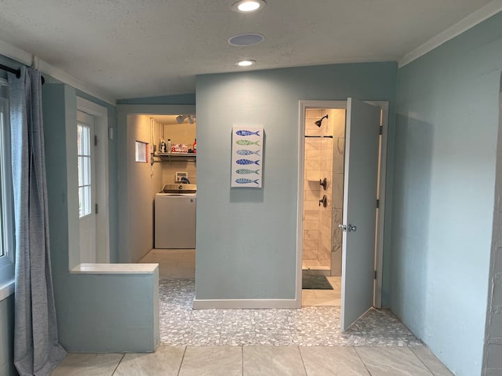 The Riverside Retreat - Your Coastal Getaway - Charlestown, IN