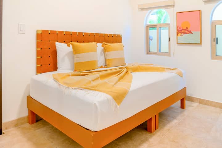 Chumba kilichojitenga chenye kitanda cha ukubwa kamili