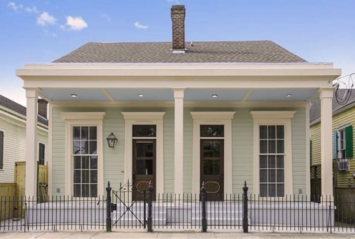 2 BEDROOM SUITE IN FULL B & B W/ GREAT BREAKFAST