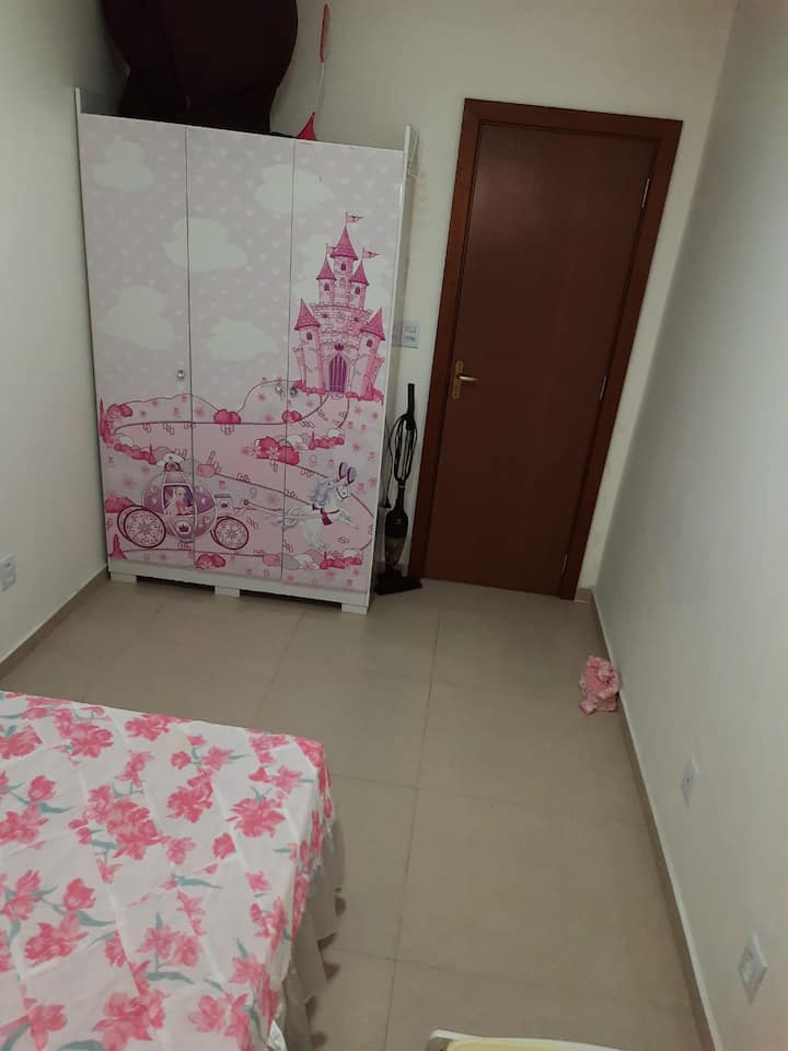 Spálňa 3 - šatníková skriňa a ventilátor