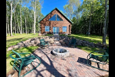 Beautiful New Log Cabin on Lake Gogebic.