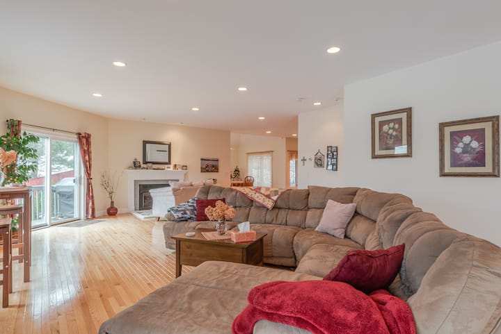 Entire Litchfield County Lake House With Views - Litchfield, CT