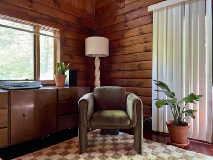 Cool Cozy Cabin By The Lake - Leeds, NY