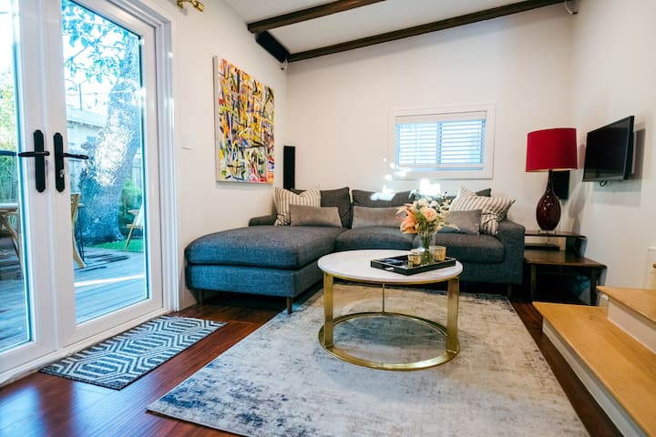 Cozy, Central, Popular West Adams Oasis W/ Parking - Culver City, CA